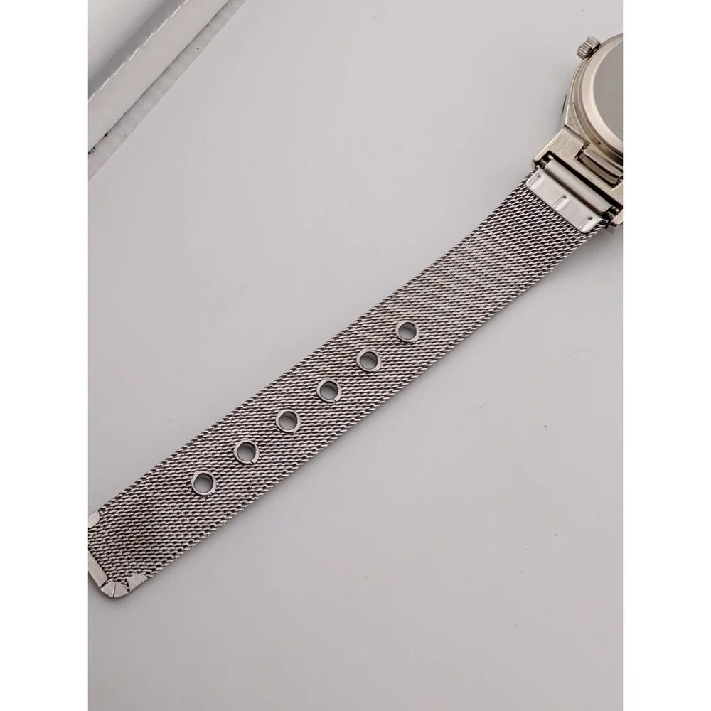 Women's Watch 34mm‎ Case Silver Tone Mesh Metal Band Diamond Accent- New Battery